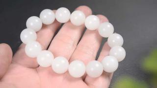 羊脂白玉是什么?揭秘和田玉中的顶级料质